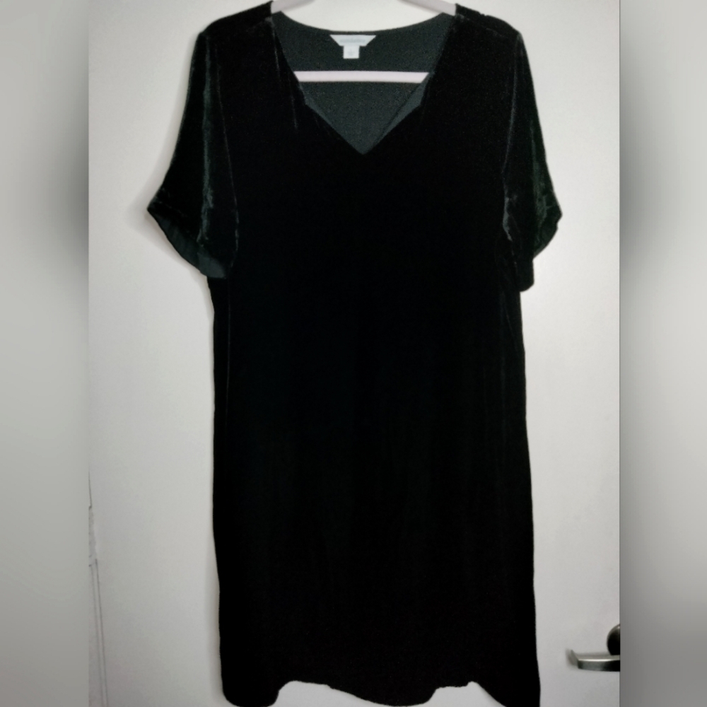 Sundance (Size L) Black Velvet Silk Blend V-Neck SS Lightweight Shift Dress